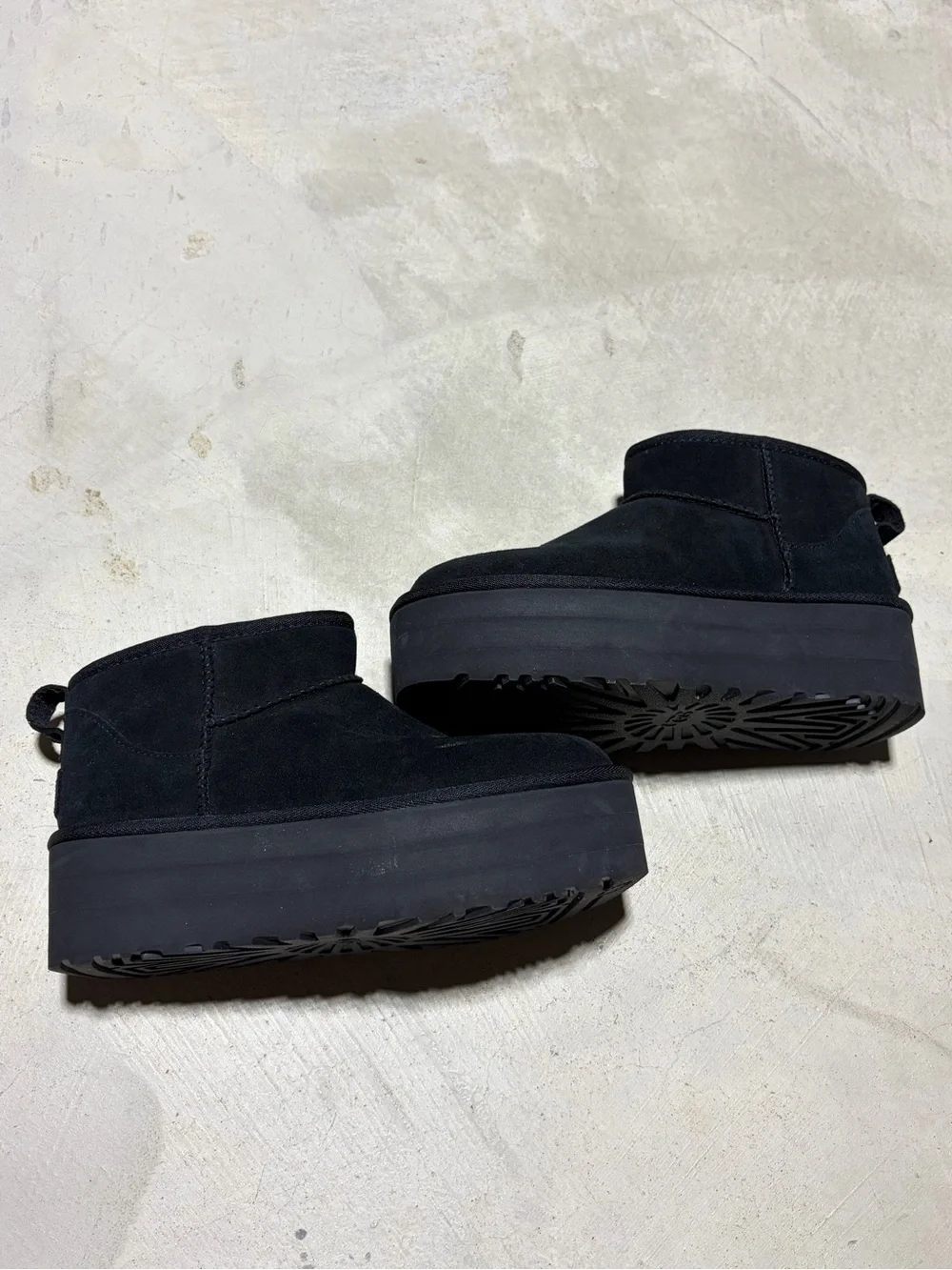 UGG classic ultra mini platform Black boots 6